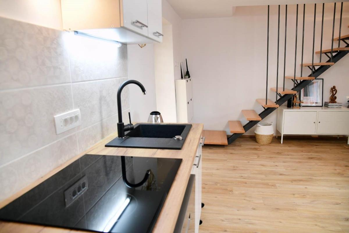 D & L Apartment