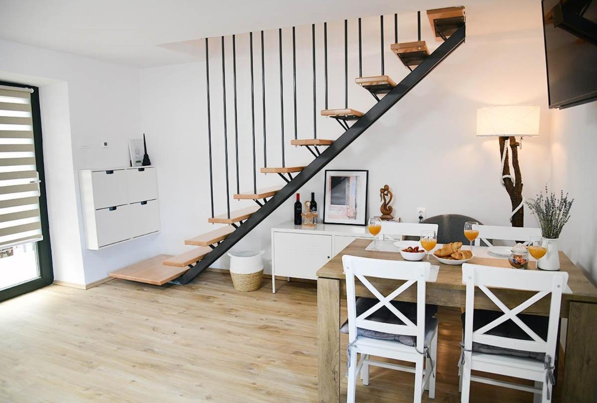 D & L Apartment *