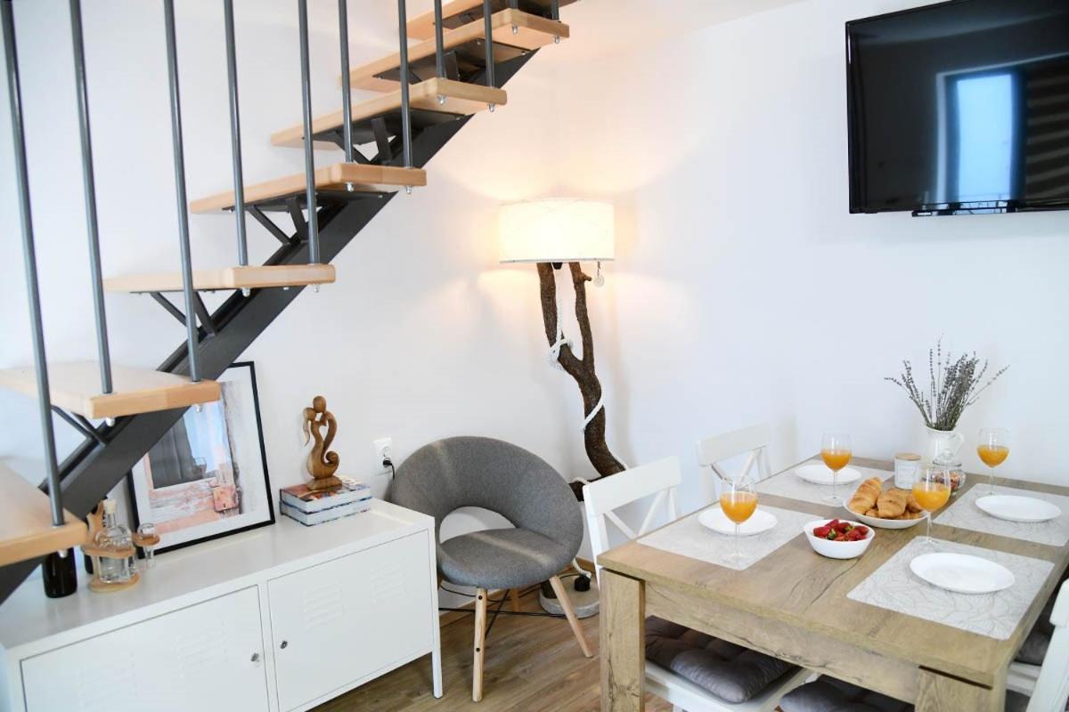 Apartment D & L *