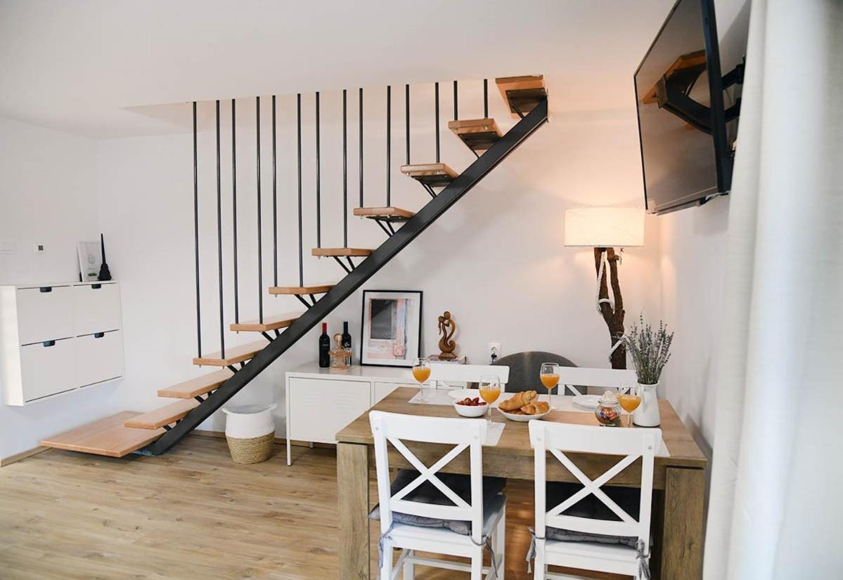D & L Apartment *