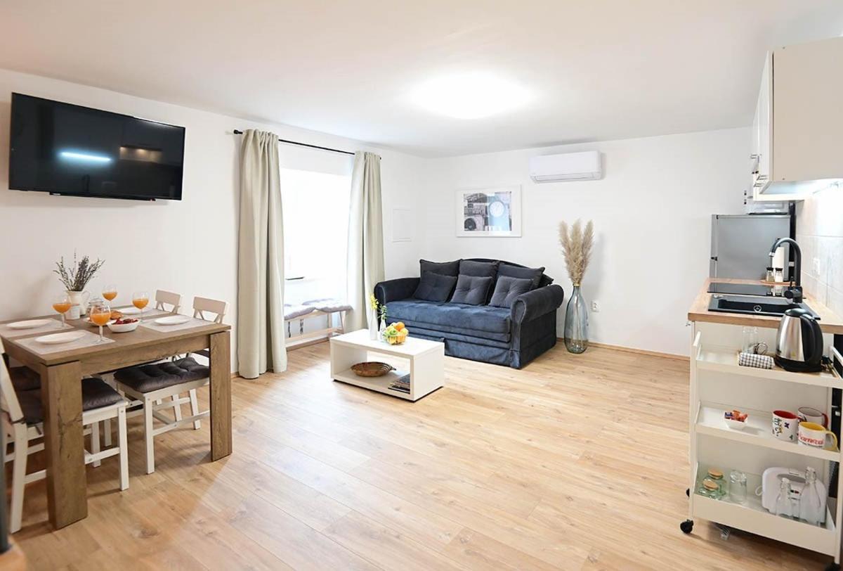 D & L Apartman *